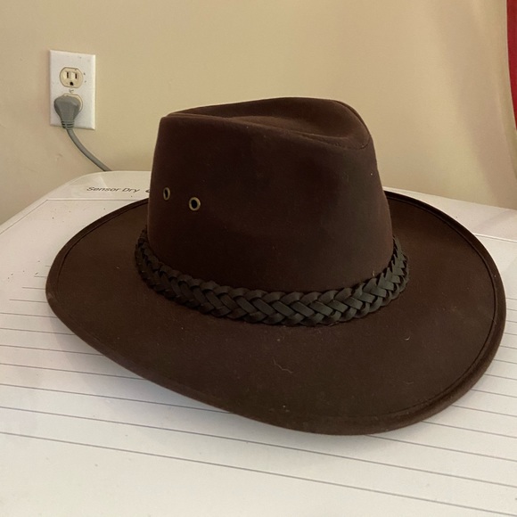 Barbour Other - Barbour Wax Bushman Hat M